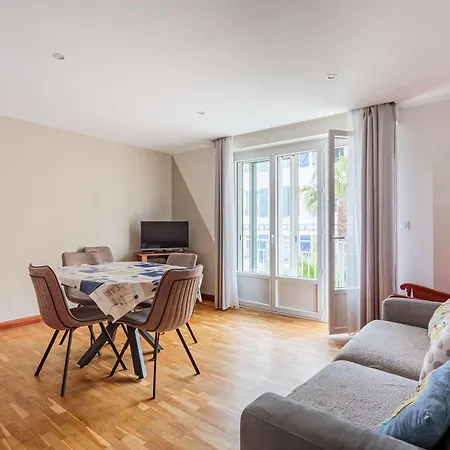 Familial Proche Plage Avec Balcon Et Parking, - Fr-1-2-432 *